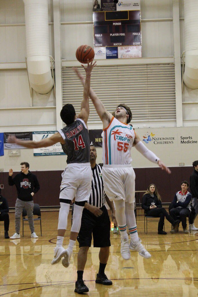 ResoBasketball's tweet photo. Shoutout to @LSADS17 for taking pics at the New Albany Megabowl! Thanks to everyone that came out and helped make this game so special #SAGvsRESO #GameOfTheCentury https://t.co/dqjIXJFGQB