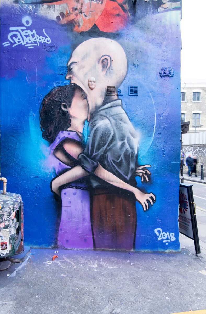 andyvee67's tweet photo. Fresh Paint from #BenJayCrossman and how not to kiss (in time for Valentines) from @TomBlackfordArt both on Hanbury Street. Distortion Art from #candiebandita. #streetart #London #graffiti #bricklane #shoreditch https://t.co/MHkbfFkaLa