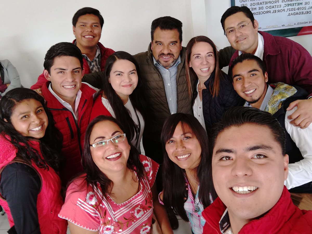 DiegoDiaz_DDC's tweet photo. Con mucho gusto y entusiasmo acompañamos a @CarolinaMonroy_ y a quienes habrán de acompañarla, en su registro como aspirantes a candidatos para gobernar #Metepec.
#HonestidadNuestraFortaleza
#UnidosPodemos
#MNenMetepec
#MNPasiónYTalento https://t.co/PjhVk2f7zs