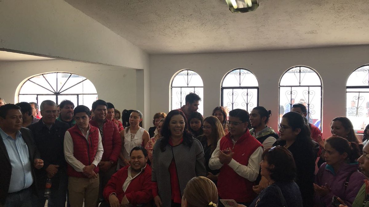 DiegoDiaz_DDC's tweet photo. Con mucho gusto y entusiasmo acompañamos a @CarolinaMonroy_ y a quienes habrán de acompañarla, en su registro como aspirantes a candidatos para gobernar #Metepec.
#HonestidadNuestraFortaleza
#UnidosPodemos
#MNenMetepec
#MNPasiónYTalento https://t.co/PjhVk2f7zs