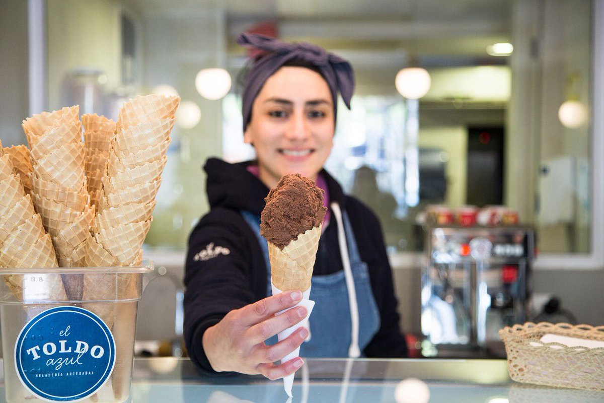 Porque un paseo dominical no es lo mismo sin la fría y rica felicidad de un helado, sigue la ruta de las mejores heladerías de Santiago con #GuiaComino!! 🍦