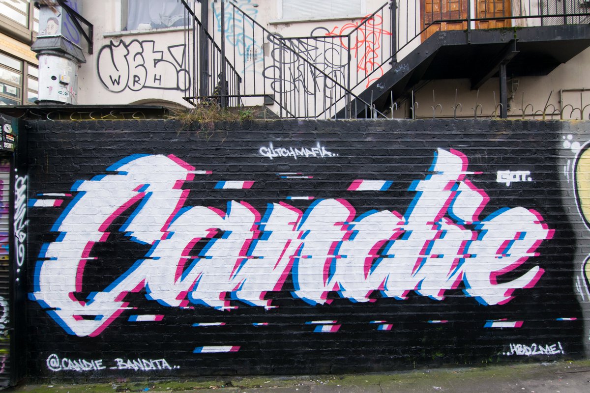 andyvee67's tweet photo. Fresh Paint from #BenJayCrossman and how not to kiss (in time for Valentines) from @TomBlackfordArt both on Hanbury Street. Distortion Art from #candiebandita. #streetart #London #graffiti #bricklane #shoreditch https://t.co/MHkbfFkaLa