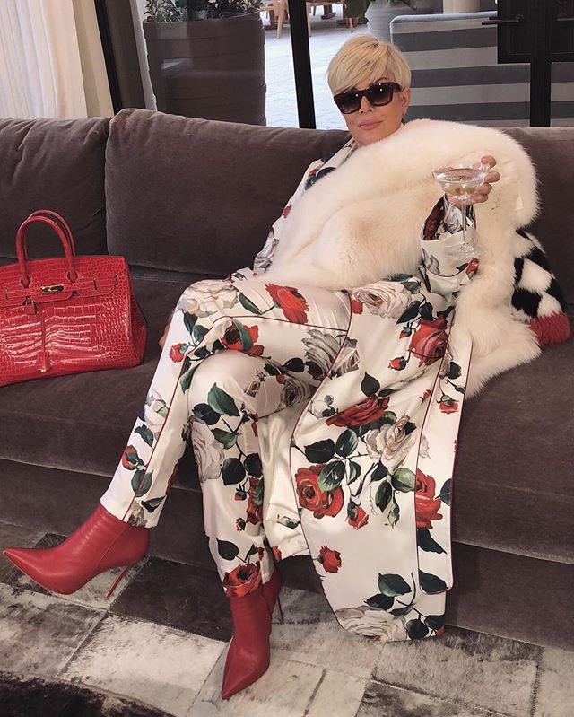tallialee's tweet photo. So the world found out about Kylie’s pregnancy AND got to see Kim and Kanye’s new baby for the first time. All at once. ON THE SUPER BOWL. Sounds like the work of Kris Jenner. https://t.co/LgkMvkY1Xn