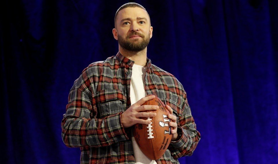 KeyNoteInc's tweet photo. So apparently there is a football game happening at the same time as the Justin Timberlake concert this afternoon...? https://t.co/IfaPlLtp9w