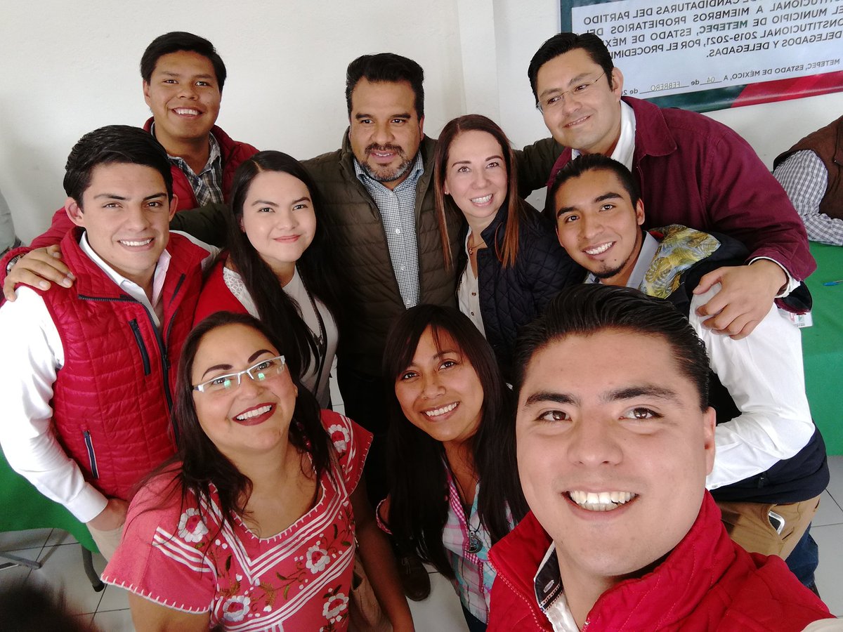MNenMetepec's tweet photo. Los chicos #MNenMetepec acompañamos a nuestra amiga @CarolinaMonroy_ en su aspiración para ser candidata #PRI al gobierno de #Metepec, así como a todos nuestros amigos que la acompañarán en la planilla.
#HonestidadNuestraFortaleza
#MNenMetepec
#MNPasiónYTalento
#LeVamosAMetepec https://t.co/kGI2zKyuo3