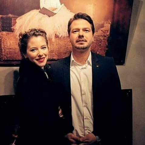 PinarAkdogan_n's tweet photo. Gece daha yeni başlıyor? 💙💛😘❤️ #ArkaSokaklar #alpin #aliakdogan #pınarakdogan ❤ #AlpKorkmaz #IpekYaylancıoğlu #ArkaSokaklar #AliAkdoğan #PınarAkdiğan #AlPın ❤ #ArkaSokaklar #AlPın https://t.co/i09SvDUuRx