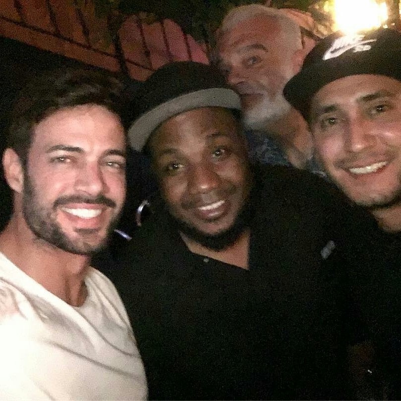 Elydv_86's tweet photo. #viaIg @javierfilms - final de la primera semana @killingsaraimovie , súper panas @willylevy29 @guilleprop #killingsarai #alexaxt #filmset #films #filmaker #crew #filming #filmnation #focuspuller #1stac #fallowfocus #jlfisher #assistcamera #cameradept #camara #redcamera https://t.co/d1XpuwcZAw