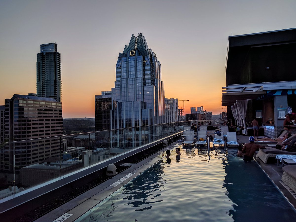 MadHattersNYC's tweet image. Happy #SundaySunsets! Sharing a fave #sunset from Austin, TX 😊🌇 Taken from the Azul Rooftop of the @WestinATXDT, this shot always makes us think of warm summer nights!  

Do you have any great sunsets to share? Join in on the fun! 

@DestAddict @always5star @RoarLoud