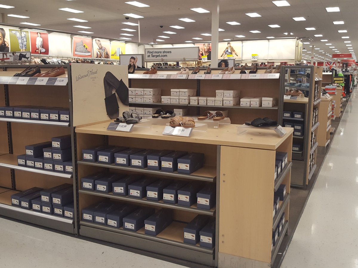 MorganO1970's tweet photo. T1970 Showing #UniversalThread for #TARGET #G499VMStyle @SWorthy @beth_hinkleTGT @BethGates23 https://t.co/iz52WZmhLR