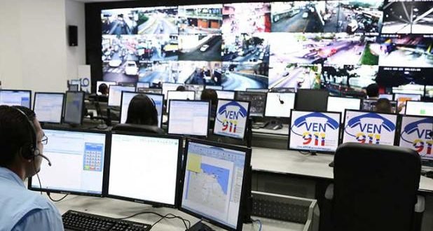 #Noticia | <a href="/VEN911Oficial/">VEN 911</a> es un Sistema de Respuesta Inmediata unificado que responde de manera oportuna y eficiente a la población ante hechos delictivos, emergencias, incendios, inundaciones y accidentes viales bit.ly/2E2iZXJ   #6Feb