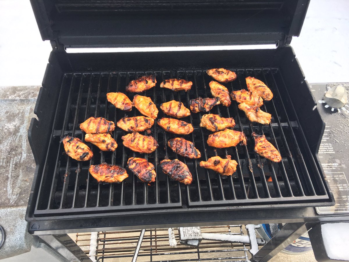 lumber01's tweet photo. First attempt of wings on the grill! https://t.co/3aOjaxk1kC