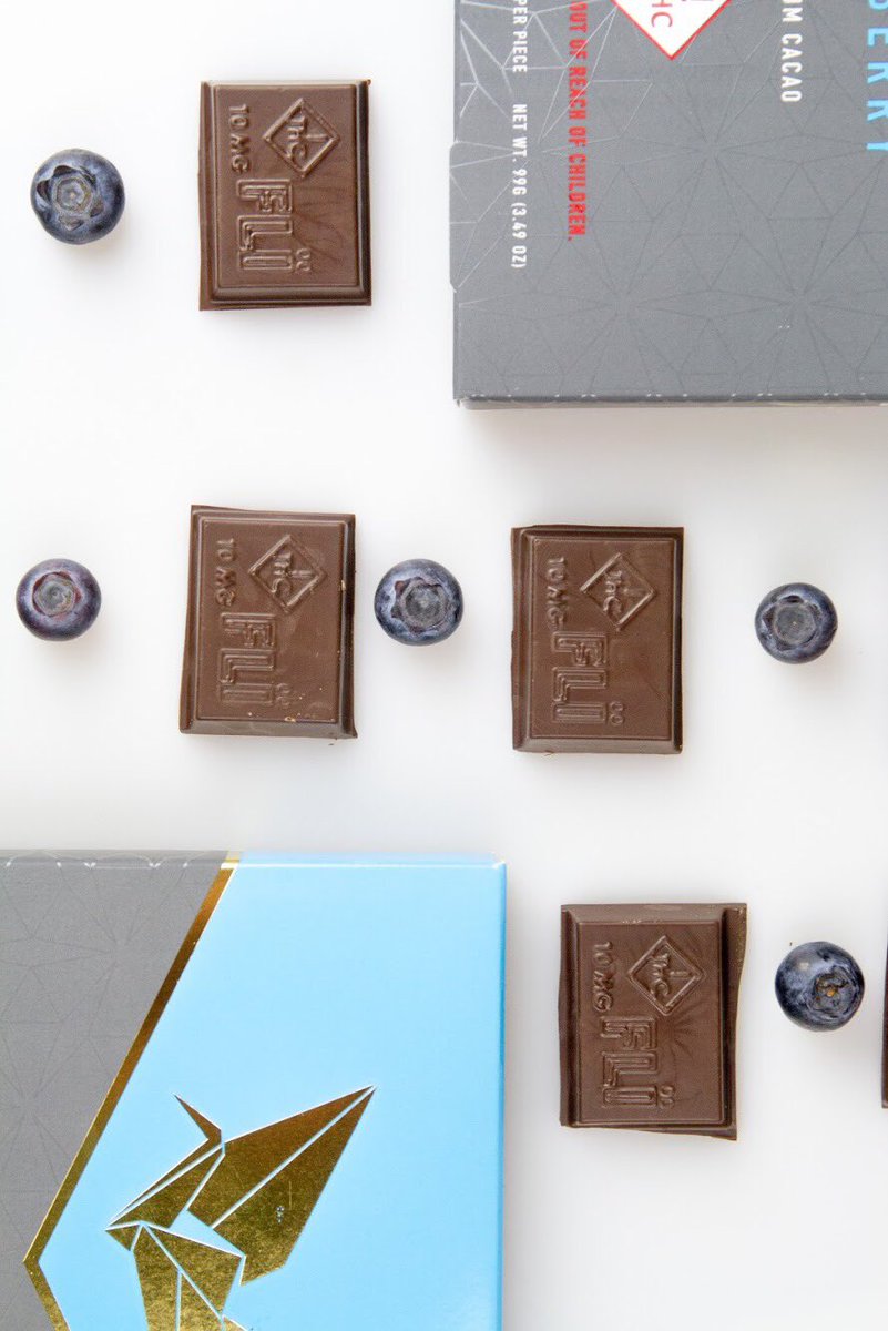 fliproducts's tweet photo. Have a berry #FLÏ rest of the weekend!🍫
.
.
.
#flï #fliproducts #edibles https://t.co/1Boakxf7xg