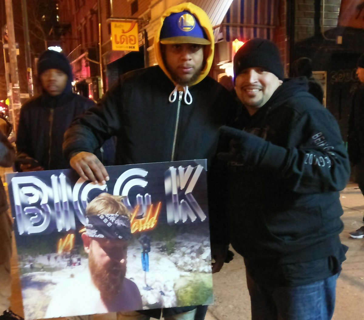 bigalbigs's tweet photo. S/O 2 da league owner of @BullpenBattles #JohnJohnDaDon wit da epic #BiggK prop/poster da😮moment of #RBE 's #LHS4 event @ItsARP @lawrence_rbe @Vijuel1 @KOPTHAGOD @dmedetroit @ChrisPaniro @TheSunGod__ @BarsAndHennessy @battlethonent @MRINDABUILDN @mr_fourth_qtr @RapBattleUnited https://t.co/YzAUpneAqw