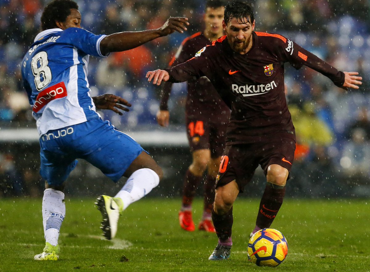 carlossanchez6's tweet photo. Orgulloso de haber debutado hoy con estos colores 🔵⚪️ A seguir sumando! 👊🏿#LaRoca ⚽️ #PuraCañaña #RCDE https://t.co/w0dSdBZarR