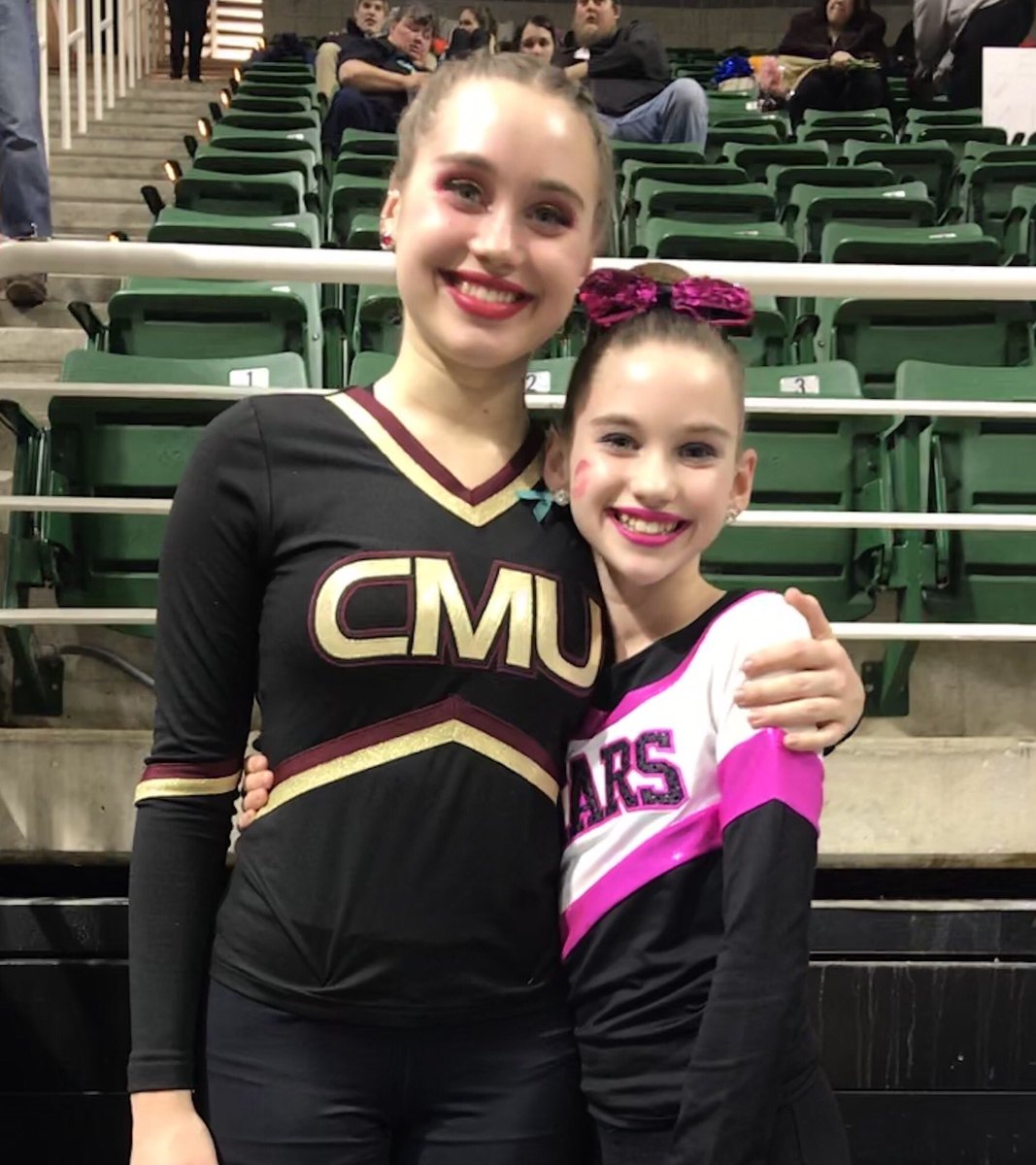 jczabinski's tweet photo. So proud of both my girls today..luckiest mom in the whole wide world ❤️💛🎀 https://t.co/B1vhHwn9Pa