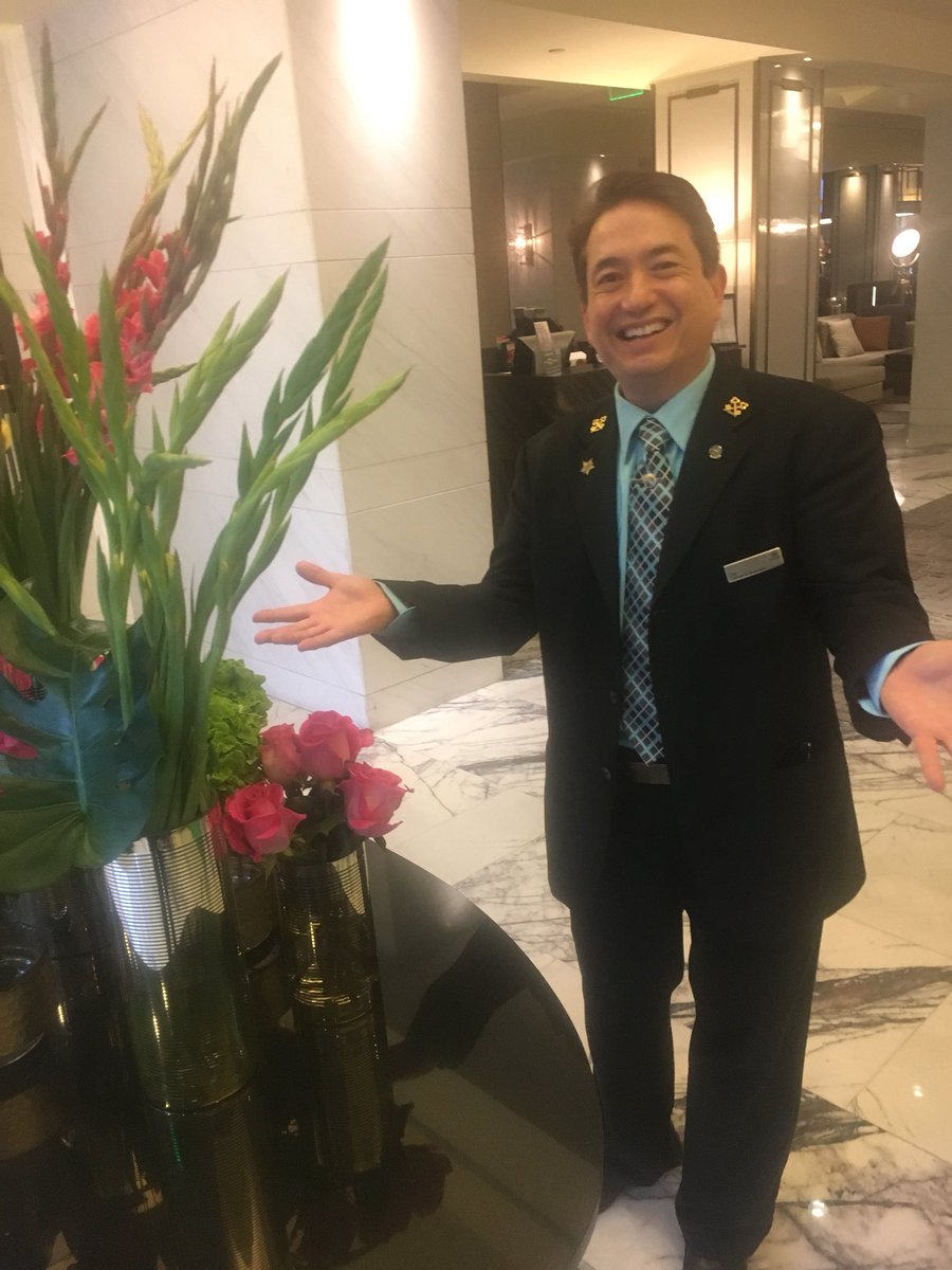 SheratonUniv's tweet photo. Sheraton ! We know service 💜✨with the best crew ever!  @sheratonuniversal https://t.co/80AXaQwspm