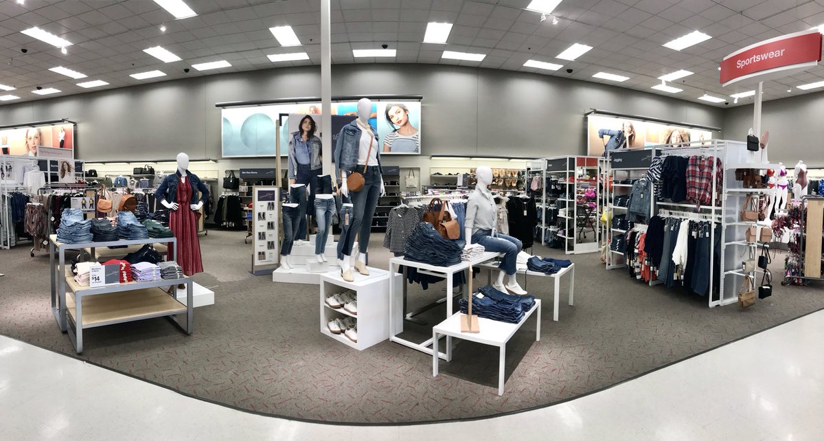 missmandywhaley's tweet photo. Got the Denim Blues? Check out Target’s newest brand Universal Threads! @rymwalters @tracyacurry1 @ktmhill01 https://t.co/92UX9Y4wMG
