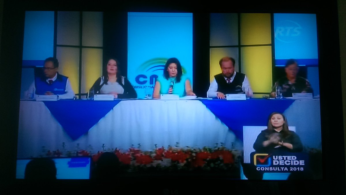 MateoulloaS's tweet photo. Cierre de proceso electoral. Interviene en los medios de comunicacion televisivos la presidenta del CNE Nubia Villacis. Empieza entonces el proceso final de escrutinio. #ConsultaPopularEC @diegoanazco1 https://t.co/XhhP8TWZ9R