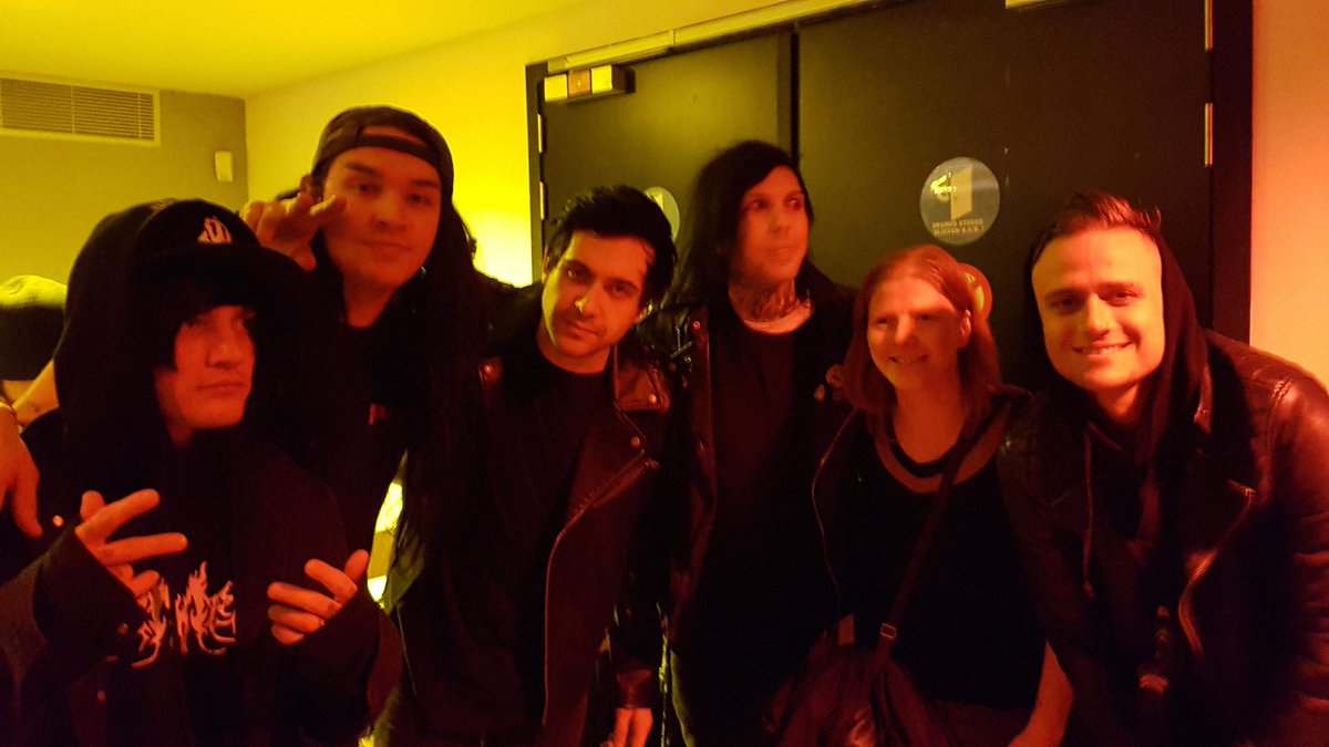 Thursday I had such a good time, the day after I got the news my godmother passed away 😢 thinking about thursday keeps me going.. thx for that ☺ @DGAband