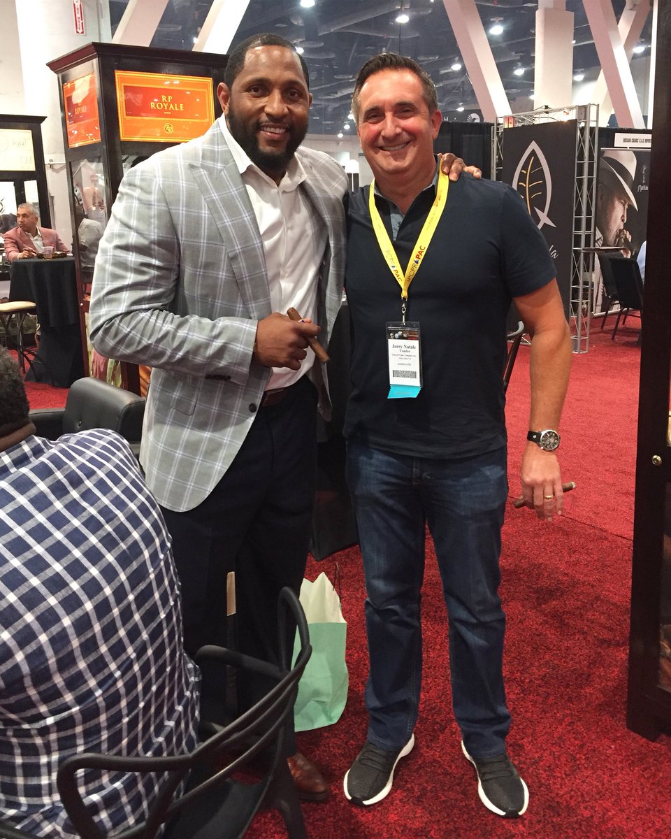 E6Apparel's tweet photo. Congrats, @raylewis on your #nfl #HallOfFame induction! Fortunate to have met the big guy last year in Vegas 🏈🙌🏼 https://t.co/snZ27sLc5I