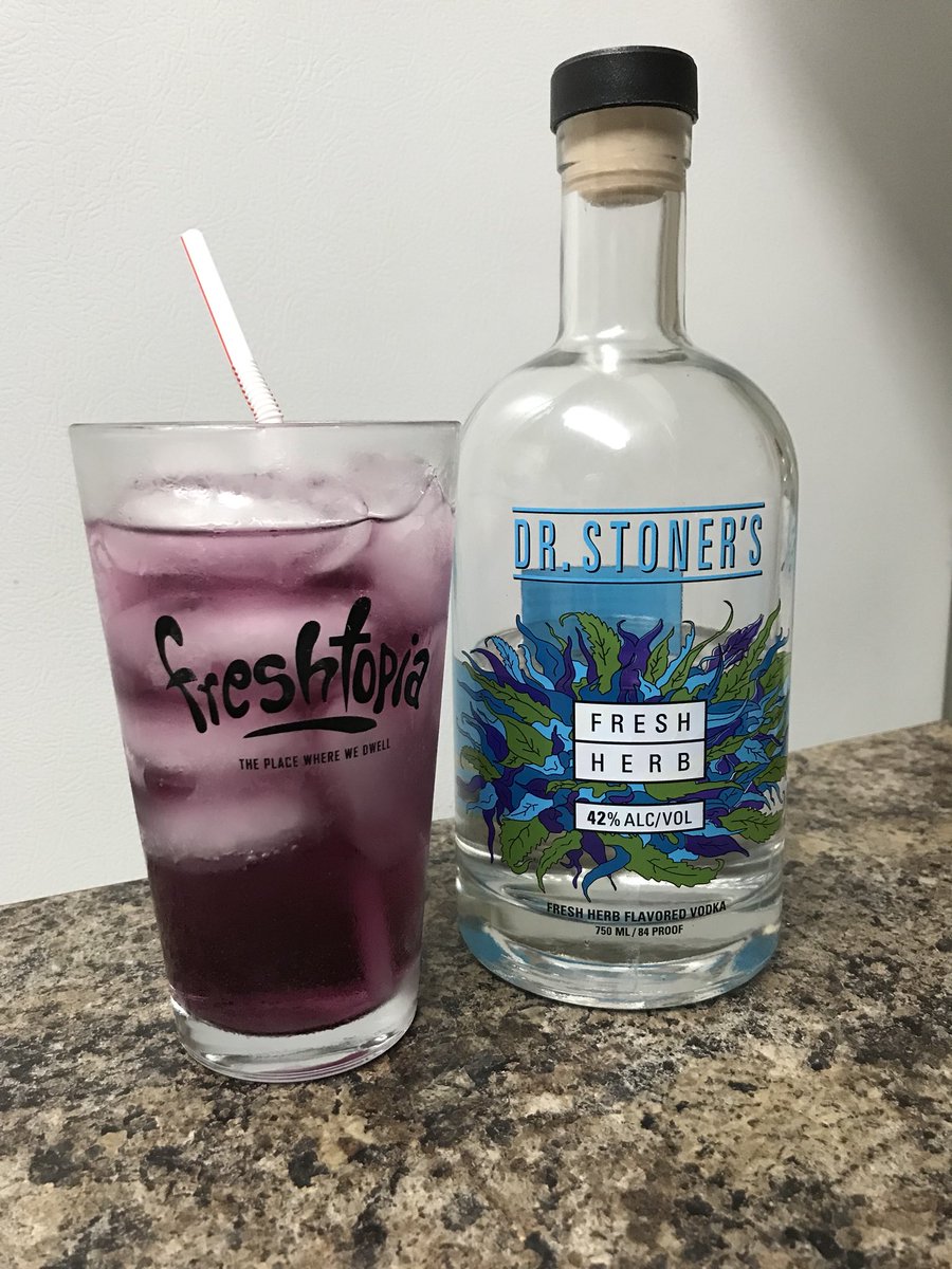 steph_love500's tweet photo. Official drank of this evening with @iAmDiscoStu #blueredbull with @Dr_Stoners #freshherbvodka ! @RealFreshRadio #weaintgottaworktomorrow #bouttobefloatingliketheguyonthecouch lol https://t.co/qd2yUTeHGh