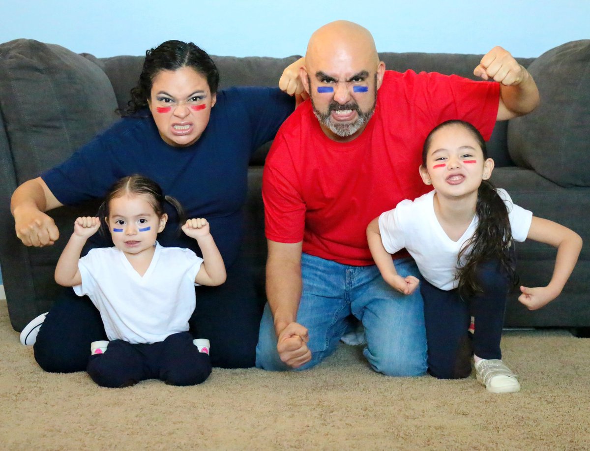 ElTinteroDeMama's tweet photo. ¡Llamando a los fanáticos del Big Game! ¿Te gustaría salir en el primer comercial de @KraftBrand ’s en el #SB52 junto a tu familia? ¡Muéstranos cómo lo están celebrando!  https://t.co/ygkgb3gqK5 #KraftEntry #FamilyGreatly #ad https://t.co/ufo6aNMSQl