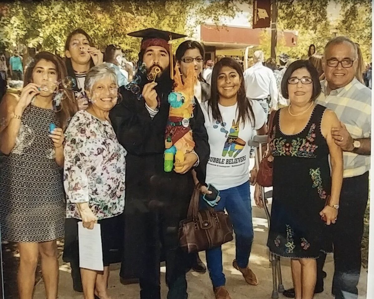 AmandaBhirdo's tweet photo. 1. Texas State Alum @bubbleguytxst says “School spirit [means] welcoming your fellow Bobcat like family bc TXST IS FAMILY.” 🐾 #FDOM18 #TXST https://t.co/sgXYuQooR9