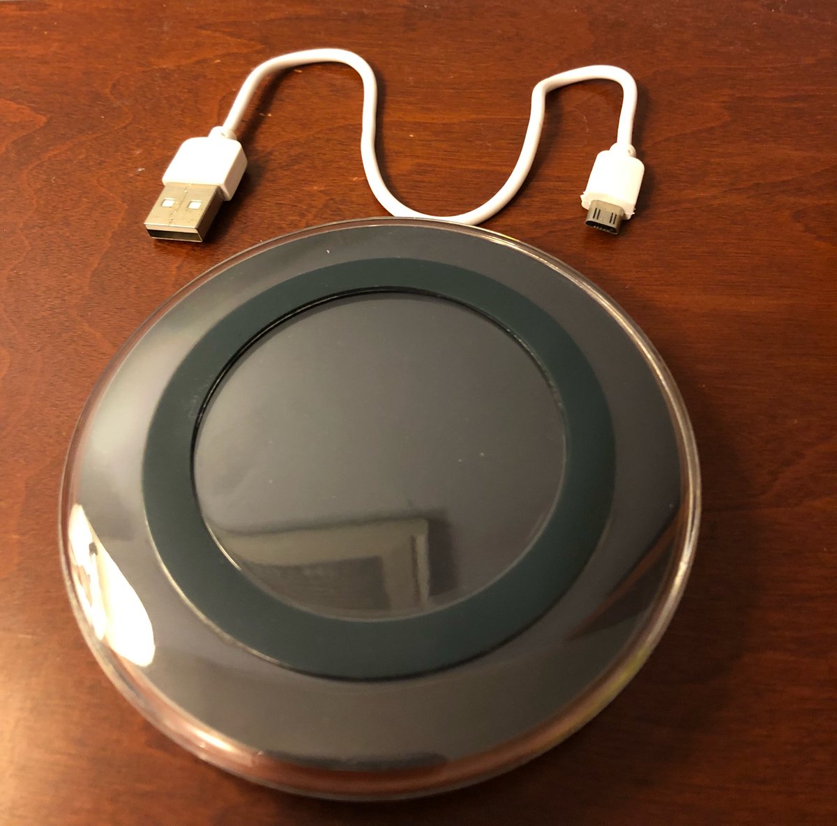 Mommyeyez's tweet photo. I no longer use standard charging cables at home thanks to wireless charging. 

This product can be found using the following link
https://t.co/xPGGUuKmxv.

#momreviews #momlife #mom #momblogger #review #reviews #honestreviewer #latina #picoftheday #wireless #iphone https://t.co/TQmUBZQsC3