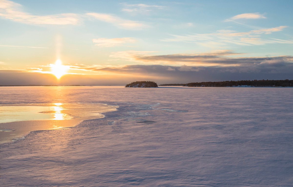 A #GeorgianBay #sunset from last #winter <a href="/KillbearPP/">KillbearPP</a> brings out amazing colours in the ice and snow. #WhatsmyParkdoinginWinter #sunsetsunday