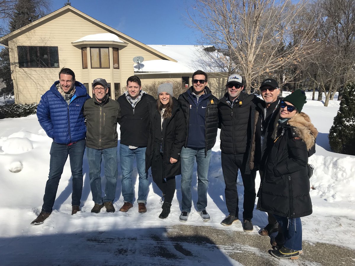 CoachWeaver6's tweet photo. Family trip to the Super Bowl. #SuperBowlLII https://t.co/RVaupXTqTE