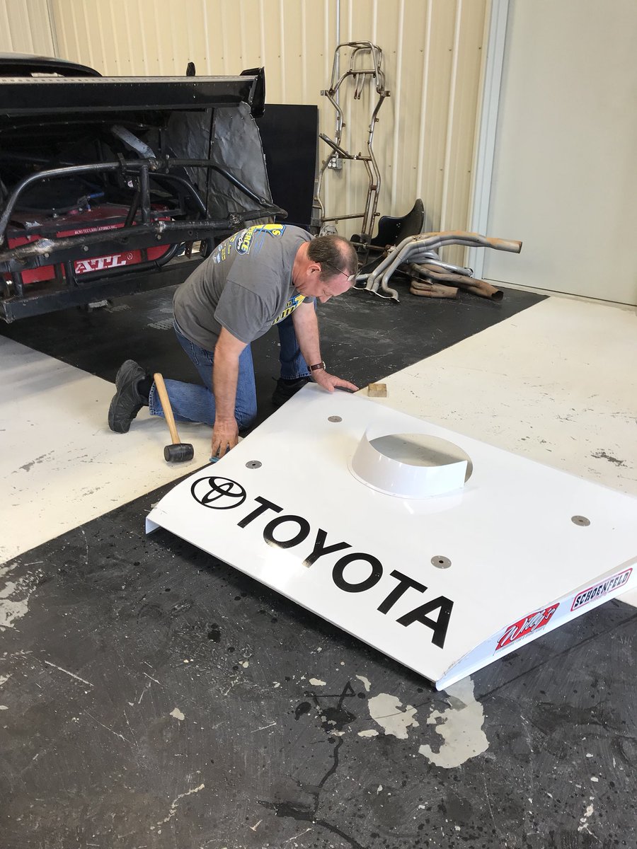 Kenny_Wallace's tweet photo. Thank you to our TEAM and Kenny Schrader for lifting our spirits and Helping us get our car back together. https://t.co/fg5BrDSmy8