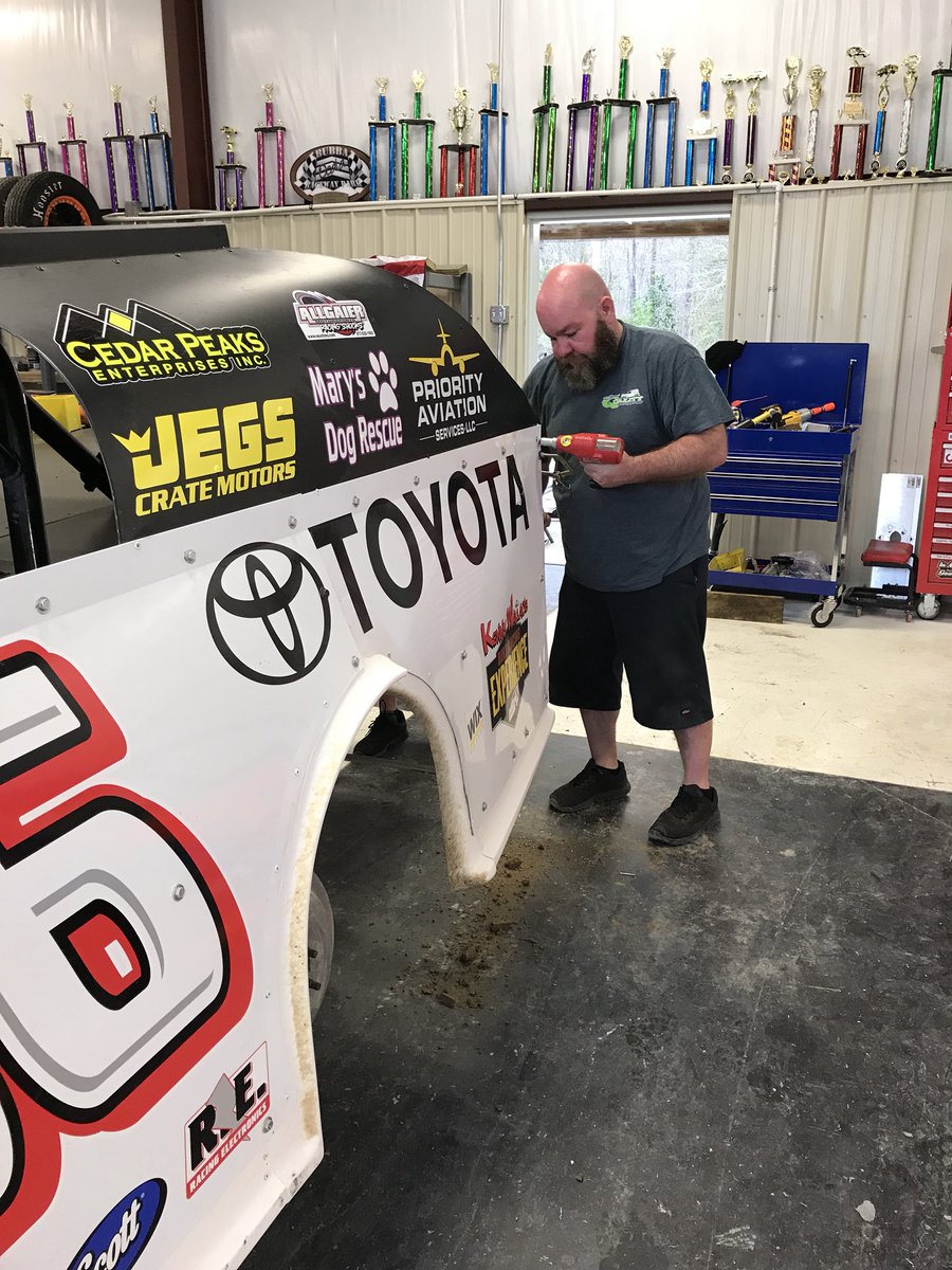 Kenny_Wallace's tweet photo. Thank you to our TEAM and Kenny Schrader for lifting our spirits and Helping us get our car back together. https://t.co/fg5BrDSmy8