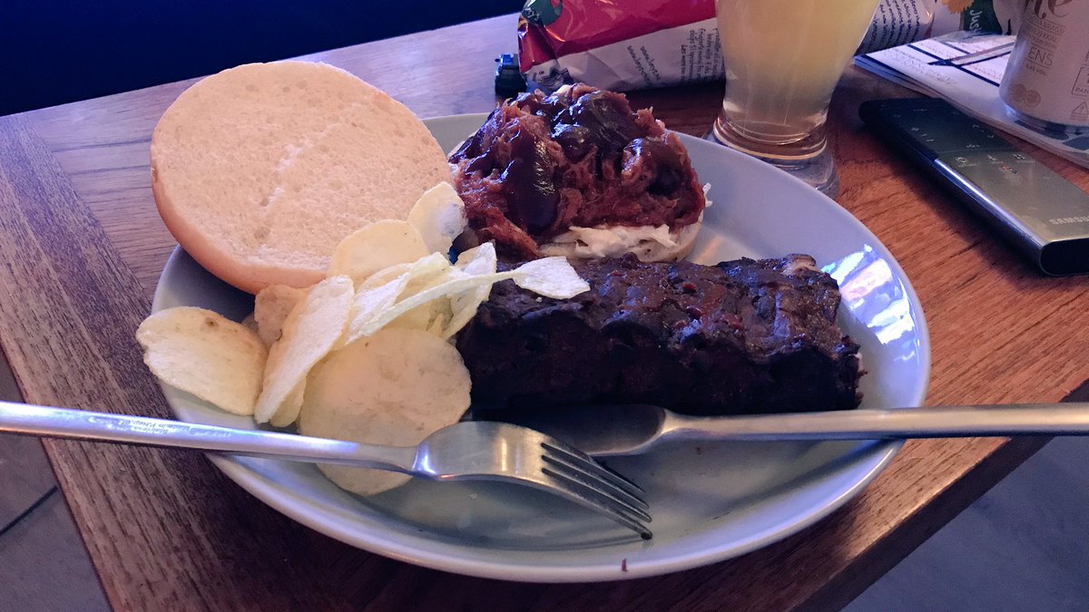BBQ rif og pulled pork úr Kjötkompaní. #superbowlfood #superbowl  #superbowlsunday #nflisland #nflísland #kjotkompani  <a href="/bjossihilmars/">Björn Hilmarsson</a>
