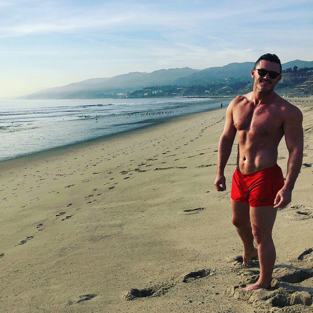 LukeEvansTalk's tweet photo. Via #LukeEvans IG
Happy Sunday everyone. Beautiful day at the beach....
https://t.co/Cl5yjri6PX

At Santa Monica State Beach https://t.co/DHaSBPRFAp