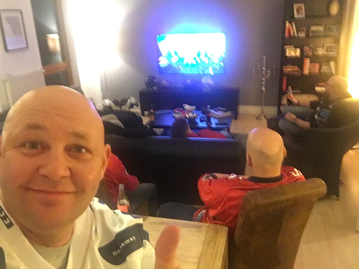 pilot_200's tweet photo. @mail2rob greets from party #SuperBowlSunday #party https://t.co/1daeqSzeC1