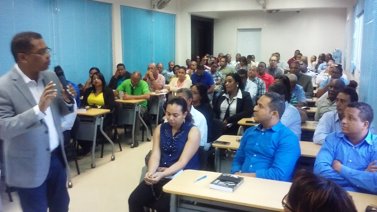 RodriguezAnaldo's tweet photo. Diplomado en marketing político inicia en Barahona sobre pasando las expectativas con el Maestro, Abogado y Politólogo @BelarminioR Belarminio Ramírez.
#GonzaloCastillo
#ClubdeLiderazgoRD
#DaniloGerenteYLider https://t.co/sqbflt23Zh