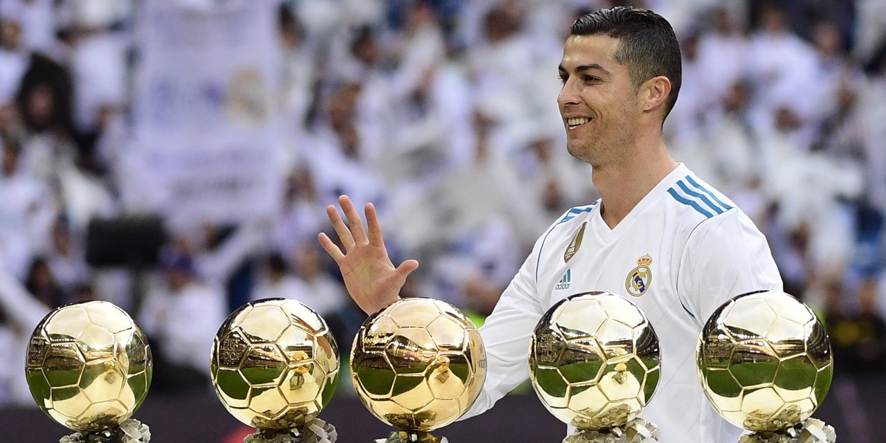 Instant Foot No Twitter Joyeux Anniversaire A Cristiano Ronaldo Qui Fete Aujourd Hui En Ce 5 Fevrier Ses 33 Ans T Co Ith3pfalug Twitter