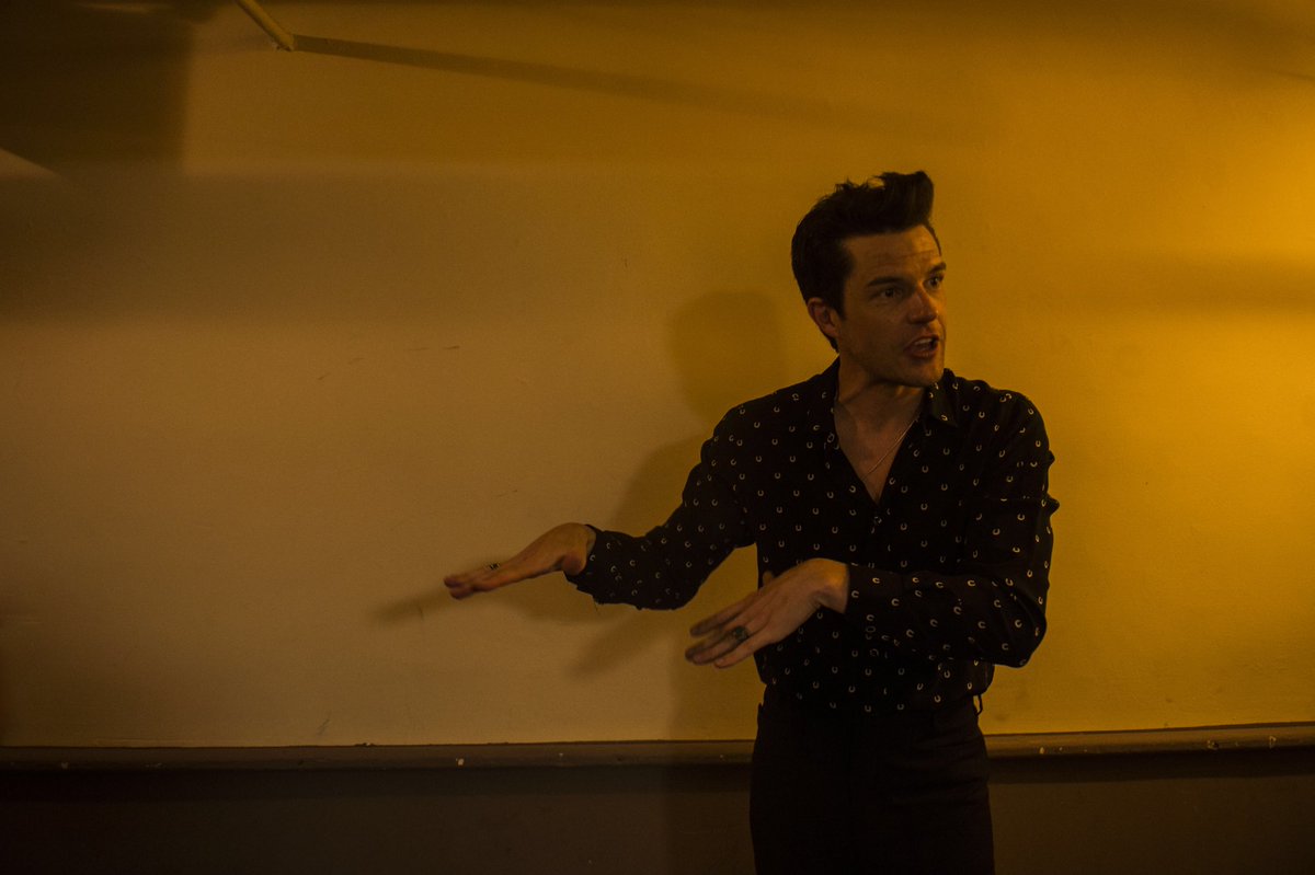bflowasart's tweet photo. a cursed a photo? https://t.co/x9gsN9QbGy