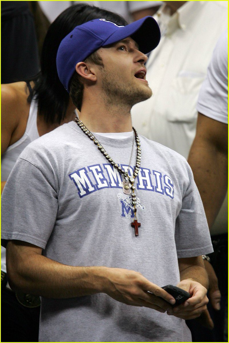 Waiting for the <a href="/jtimberlake/">Justin Timberlake</a> halftime show like...

#SuperBowlLll #SuperBowl #PepsiHalftime #SB52 #ManOfTheWoods #Memphis #MemphisSuperBowl