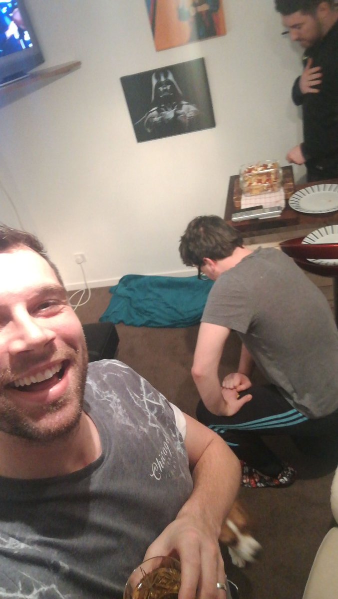 DavidGray211's tweet photo. Superbowl party! #whitinsnewbar #thedipitinn #TakeAKnee #eatclock @Pink @ColinMurray https://t.co/uccxpRekG9