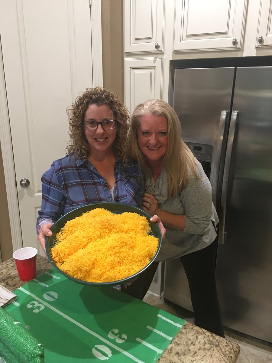 That’s a lot of good looking cheese #kraftentry #familygreatly