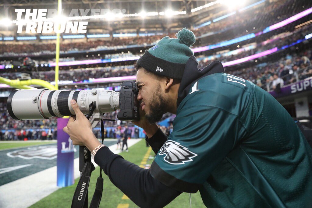PlayersTribune's tweet photo. DON'T MISS OUR SIDELINE #SUPERBOWL PHOTOGRAPHER @KARLTOWNS'S PICS. HE'S TALLER THAN THE OTHER PHOTOGRAPHERS AND CAN GET BETTER SHOTS. https://t.co/L4Nega5FDL