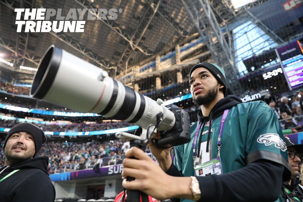 PlayersTribune's tweet photo. DON'T MISS OUR SIDELINE #SUPERBOWL PHOTOGRAPHER @KARLTOWNS'S PICS. HE'S TALLER THAN THE OTHER PHOTOGRAPHERS AND CAN GET BETTER SHOTS. https://t.co/L4Nega5FDL
