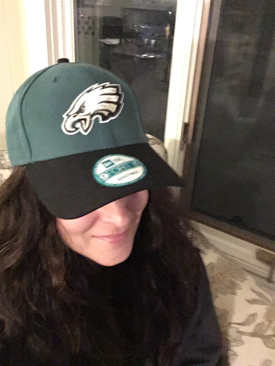 _LeeshTerese_'s tweet photo. @SamHeughan @Eagles @Patriots Eagles!!! 🦅 https://t.co/f8O4J9Hl2R