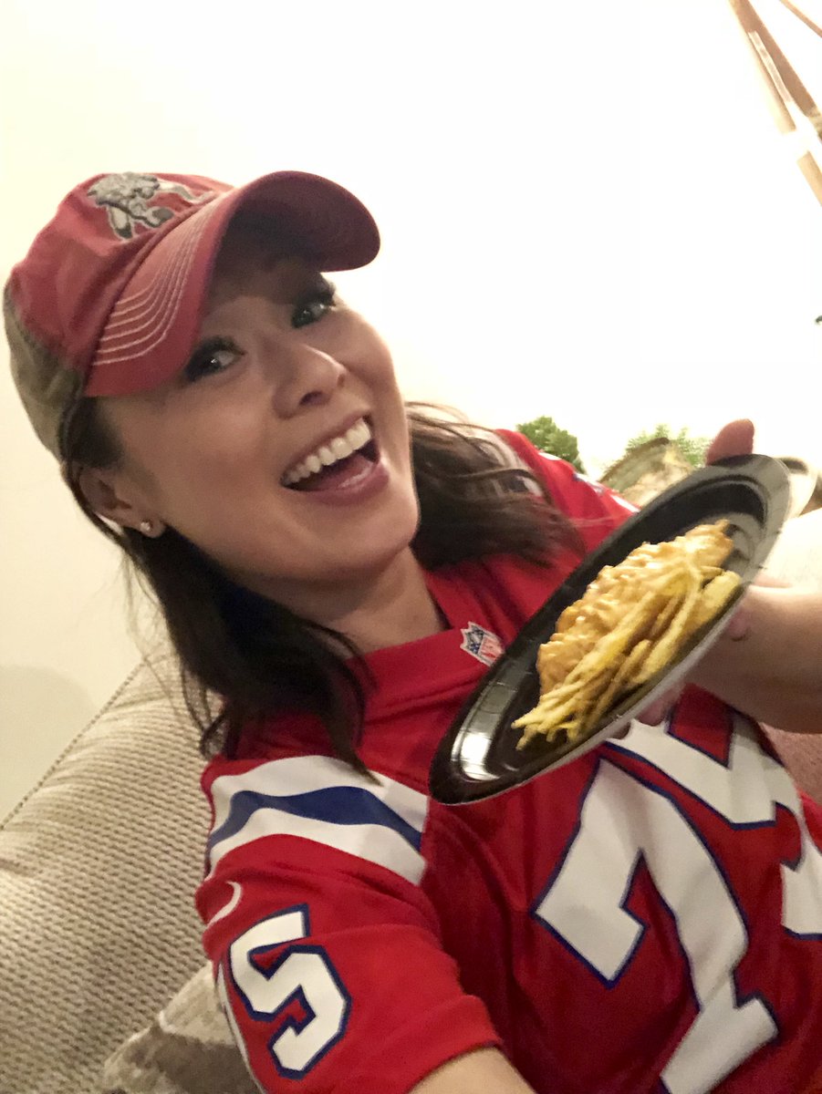 susantran's tweet photo. Yes!!!! It’s now official... #buffalochickendip ✔️ #Wilfork jersey ✔️ old worn #Pats cap ✔️!!! #SBLII here we go!!! #GoPats https://t.co/QdIfeCgKse