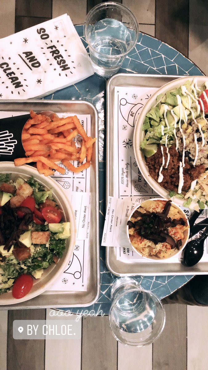 shortandsweat's tweet photo. First @eatbychloe dinner experience summed up in one word: scrumptious. Still can’t believe that bacon mac n cheese was 100% #vegan 😋 #illbeback https://t.co/wZXJfUbHsO