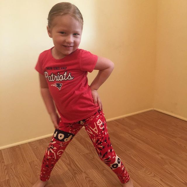 Scents_w_Jenn's tweet photo. She was cheering our team till the end. #littlecheerleader #newenglandpatriots #patriots #littlepatsfan #lovethiskid https://t.co/s6cefNLxJw https://t.co/4v5NGxpXrt