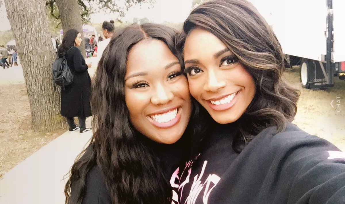 chelsea_bucchan's tweet photo. My best accessory😁💕 #BlackWomenSmiling https://t.co/biaLXMqENG