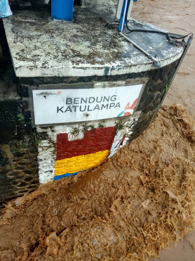 *Bendung Katulampa*
*GEL      : 12:10*
*TMA     :2⃣0⃣0⃣CM* 
*CUACA :Gerimis"*
*Debit     :441,980 L/Dt*
*Status   : Siaga 2*