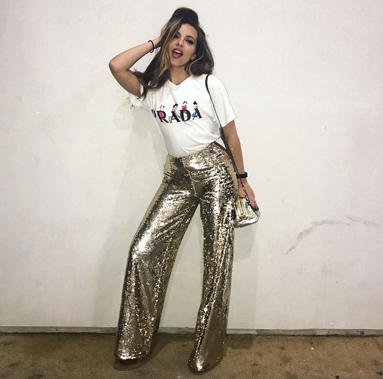 ANYAFCK's tweet photo. If I can find stretchy gold glitter pants for every term of this pregnancy then I’ll be content https://t.co/VRDj1guhJ3